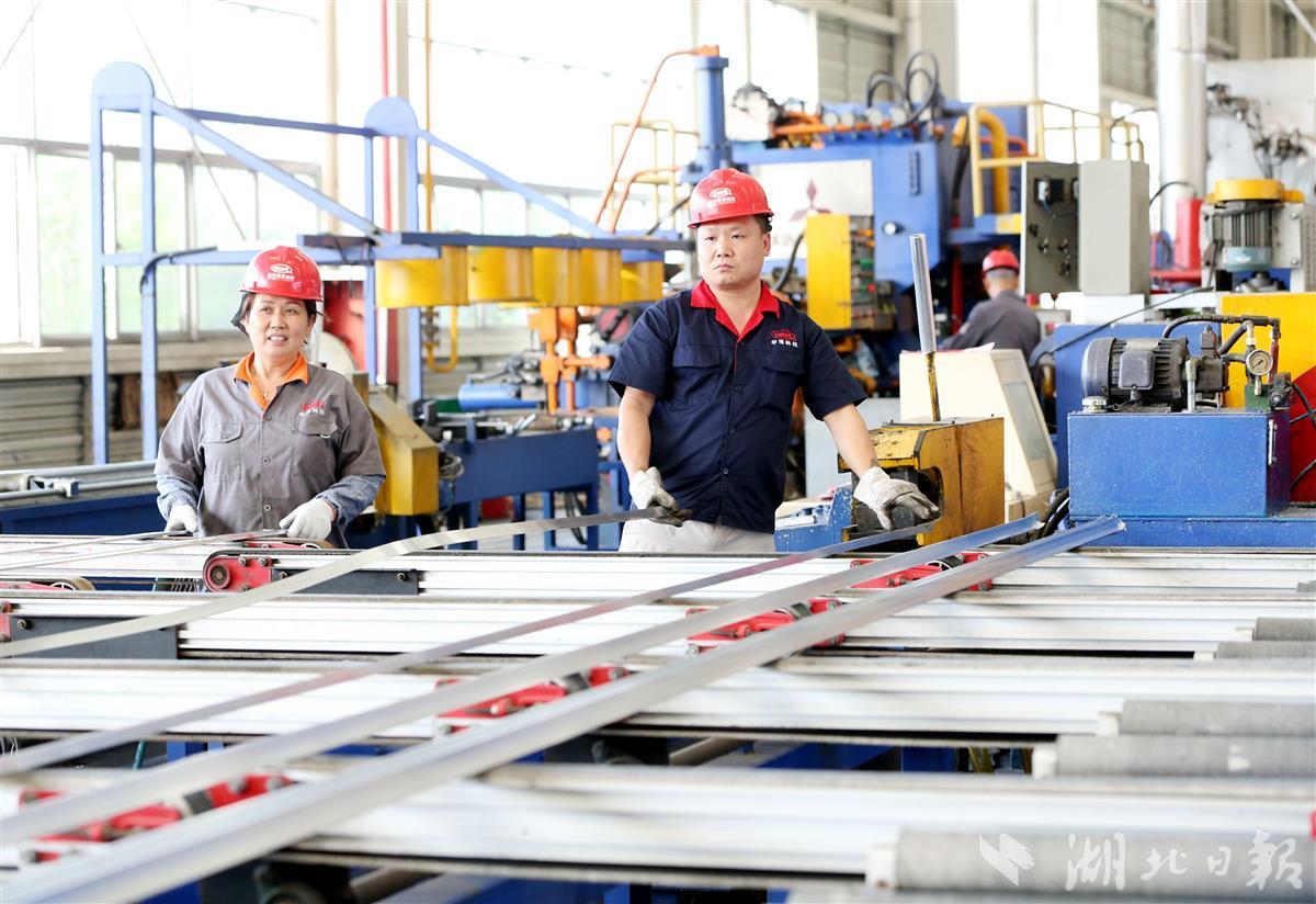 华博科技日产50吨环保型新材料