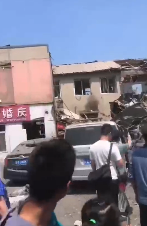 突发！沈阳一面馆爆炸致1人轻微伤，目击者：现场损失挺严重