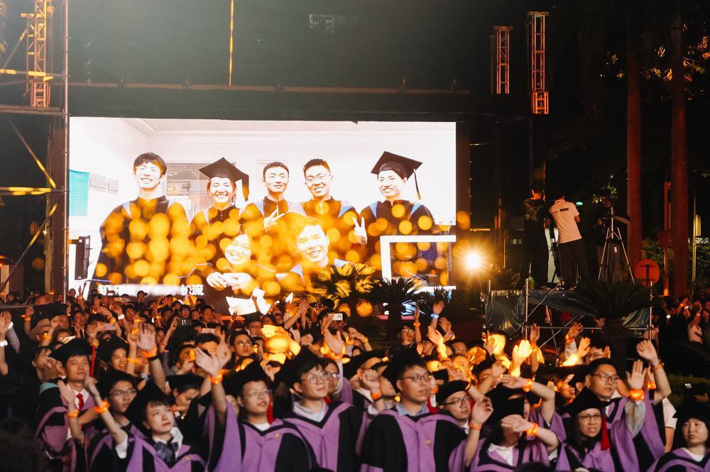 「图集」又见“凤凰”腾飞！汕头大学用一场科技视觉盛宴送别4300余名毕业生