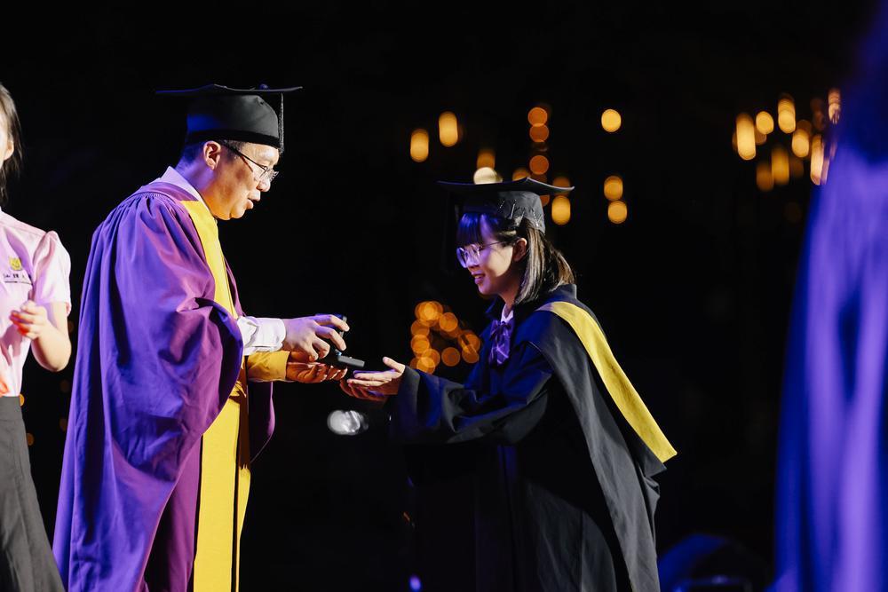 「图集」又见“凤凰”腾飞！汕头大学用一场科技视觉盛宴送别4300余名毕业生