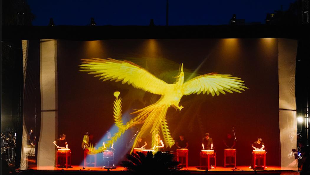 「图集」又见“凤凰”腾飞！汕头大学用一场科技视觉盛宴送别4300余名毕业生