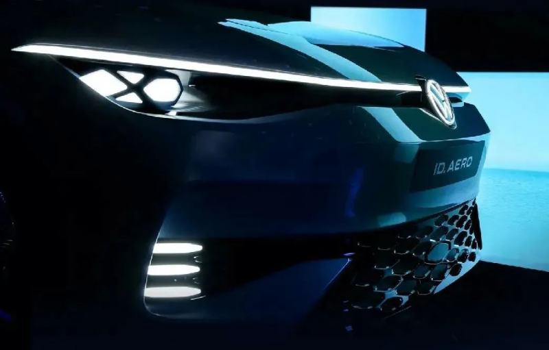 大众ID.AERO概念车全球首发，续航620km，预计明年下半年交付