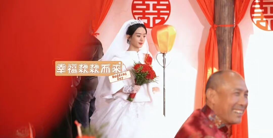 赵丽颖《幸福到万家》也太真实了，卡车装嫁妆饭菜量十足，吃婚席的精髓拿捏住了