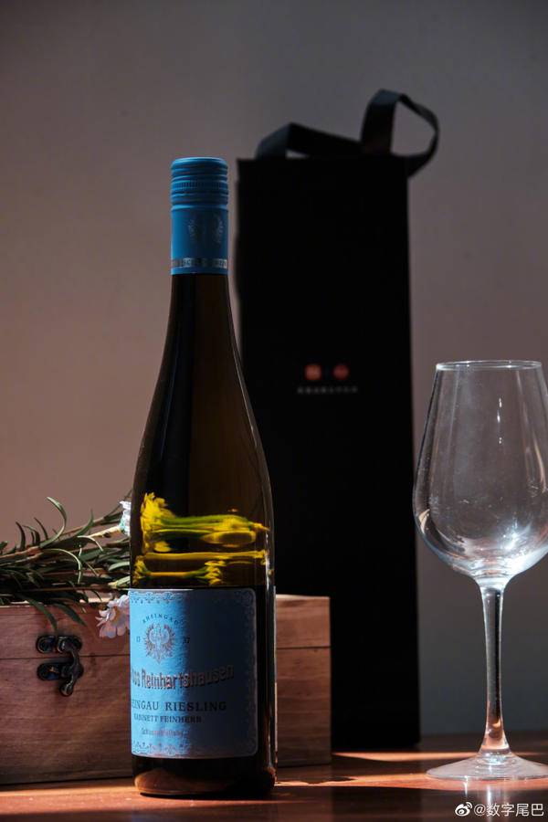 小米 12S 系列的邀请函来了！一瓶来自徕卡家乡的雷司令白葡萄酒