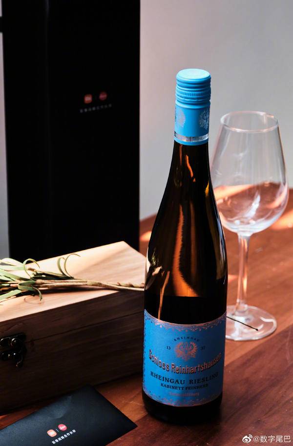 小米 12S 系列的邀请函来了！一瓶来自徕卡家乡的雷司令白葡萄酒
