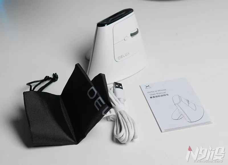 多彩MV6垂直人体工学三模无线鼠标上手体验