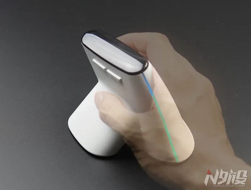 多彩MV6垂直人体工学三模无线鼠标上手体验
