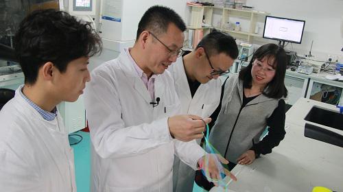 彭慧胜：定制“纤维”功能的“最美科学家”