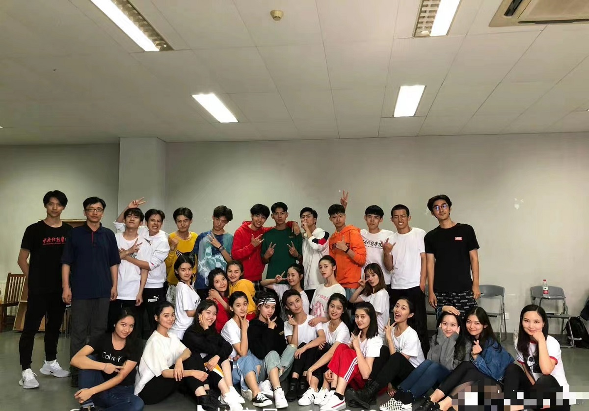 这届中戏毕业生是神仙打架吧！有人获北京市优秀毕业生，有人票房已破百亿