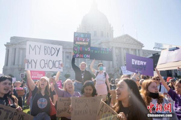 “罗诉韦德案”被推翻后，美国10岁女孩堕胎遭拒