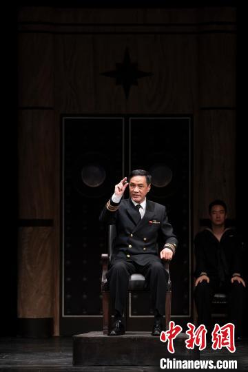 诠释“话剧姓话”的舞台教科书 北京人艺再演《哗变》