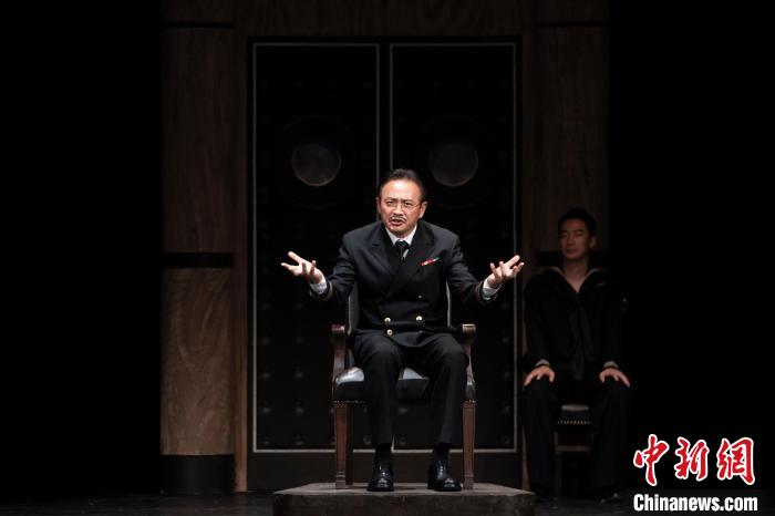 诠释“话剧姓话”的舞台教科书 北京人艺再演《哗变》