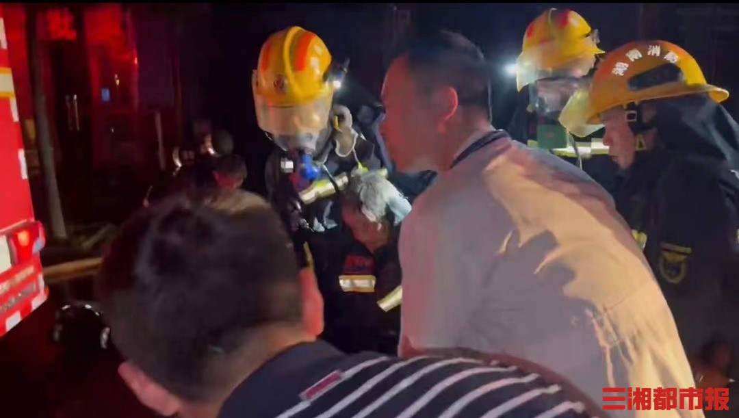 凌晨一家5口被困火场，教课书式自救化险为夷