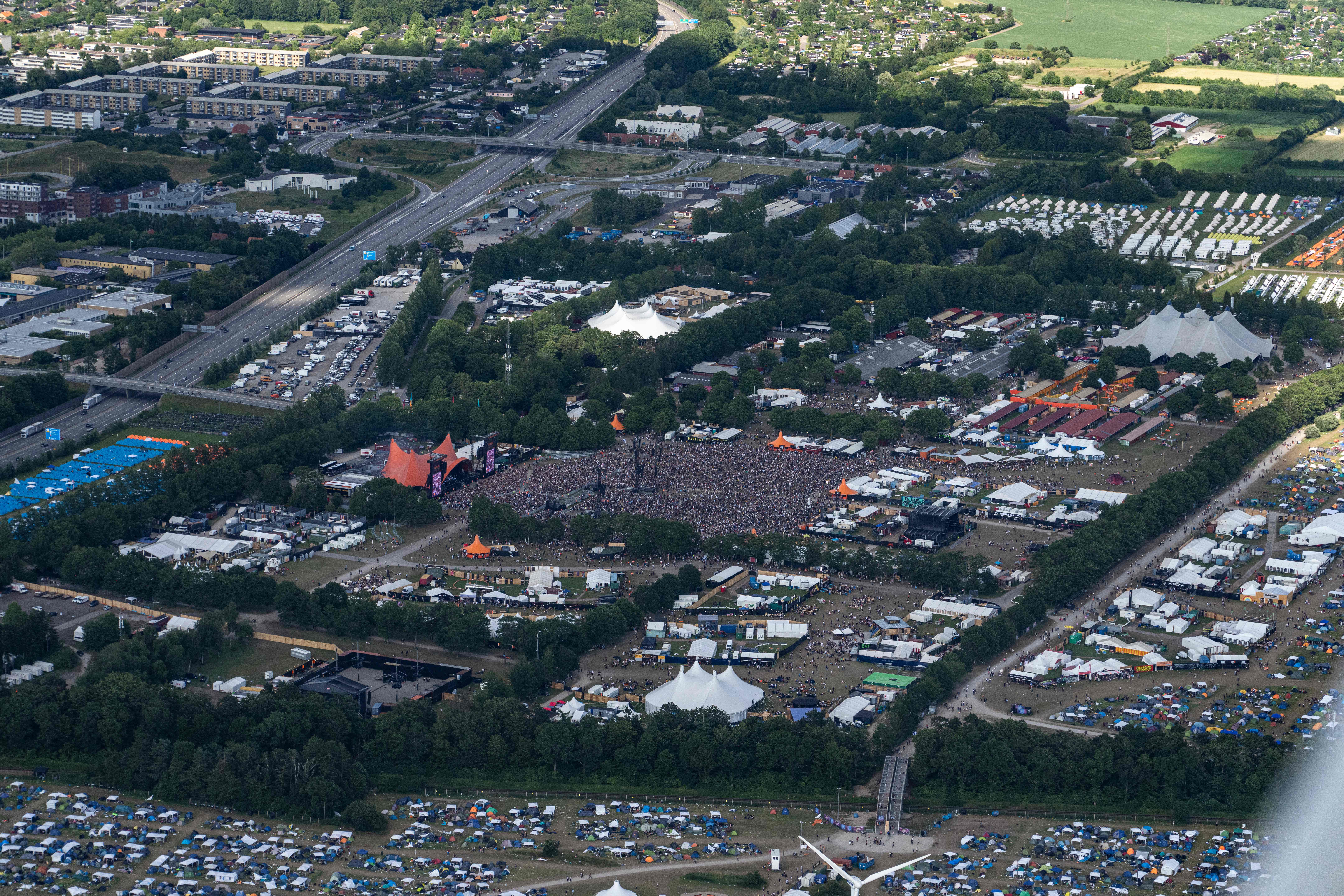 （外代一线）航拍丹麦音乐节