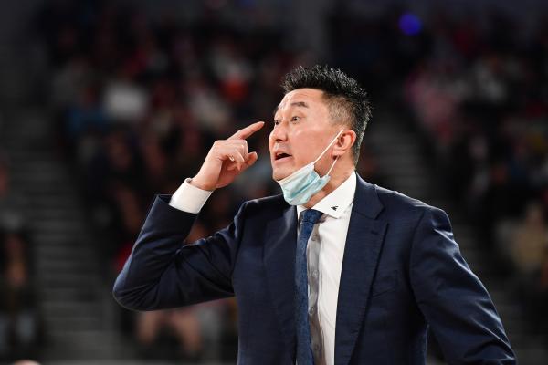 为什么nba在中国火(输球也高兴！球迷为何喜欢这样的中国男篮)