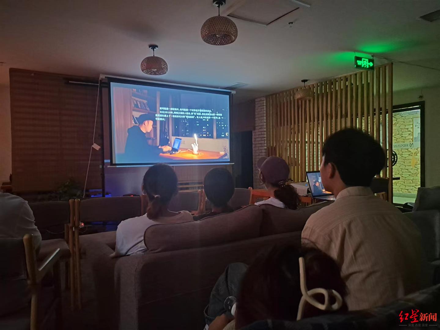 《最后的棒棒》导演新片“难产”：拍摄3年半线上推出至今未定，“熬不住”已解散公司