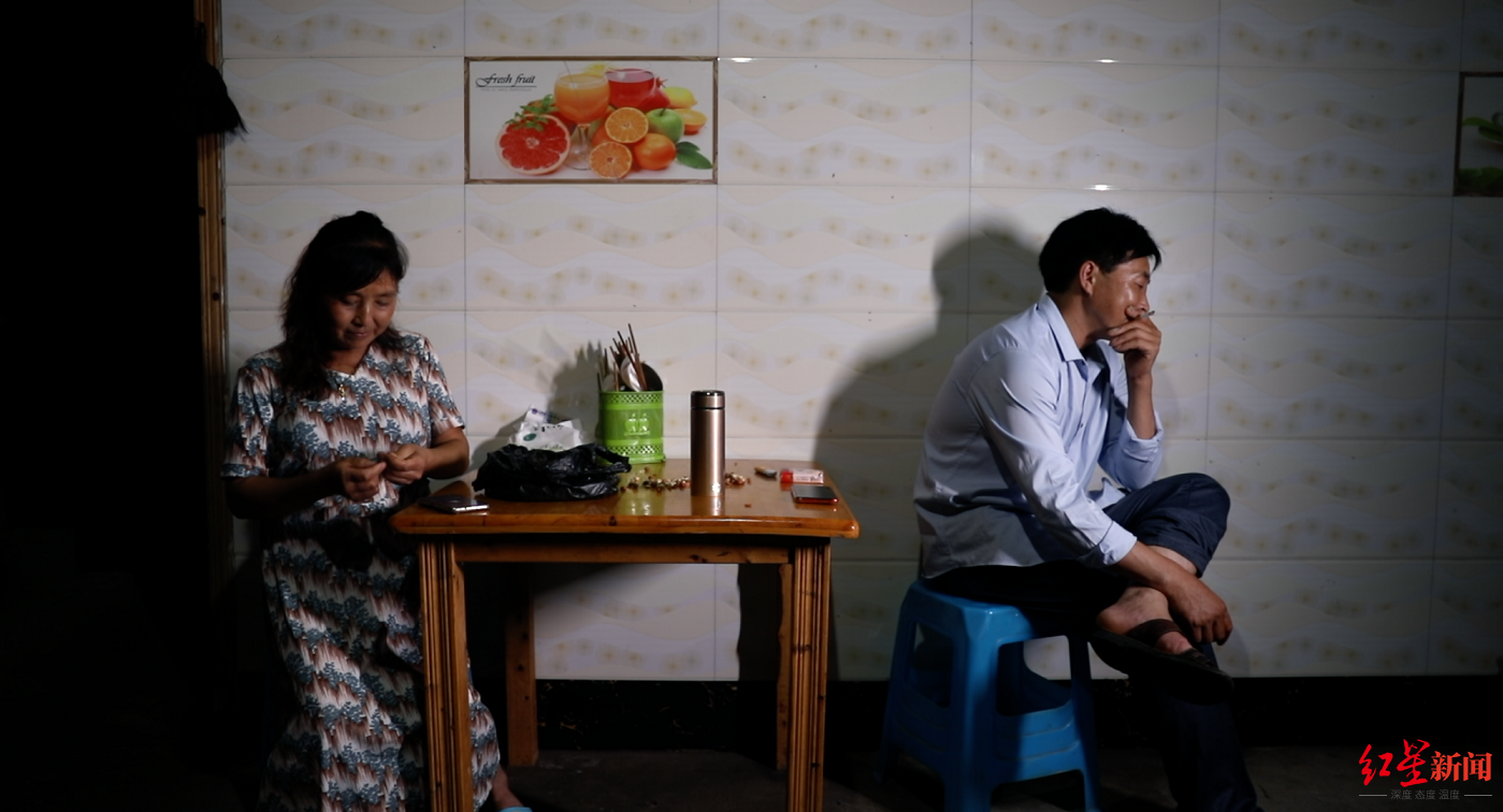 《最后的棒棒》导演新片“难产”：拍摄3年半线上推出至今未定，“熬不住”已解散公司