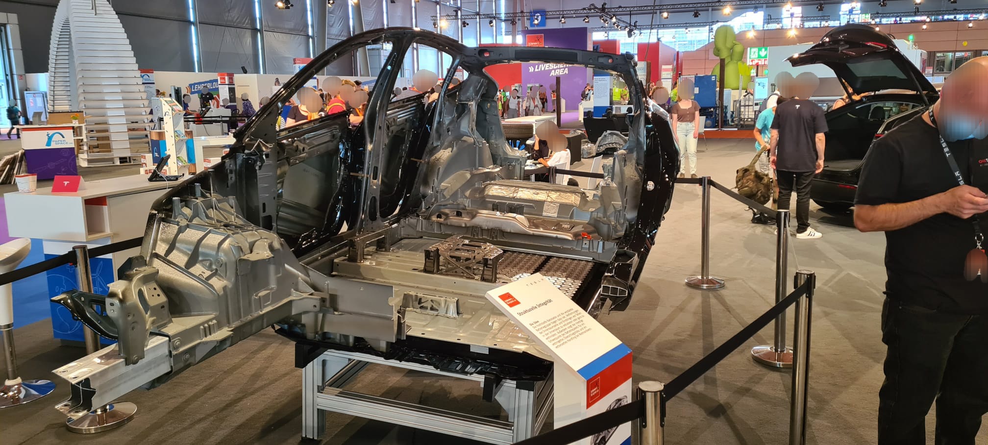 特斯拉“又画新饼”：公布太阳能增程拖车原型 可为电动皮卡续航