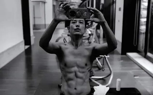 “斯文败类”真香，普普通通的霸总已经满足不了观众了