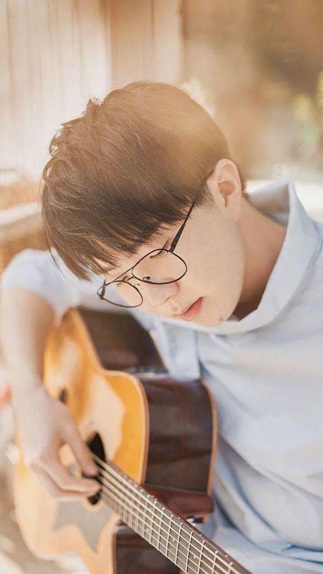 有没有那么一首歌，会让你轻声跟着和？