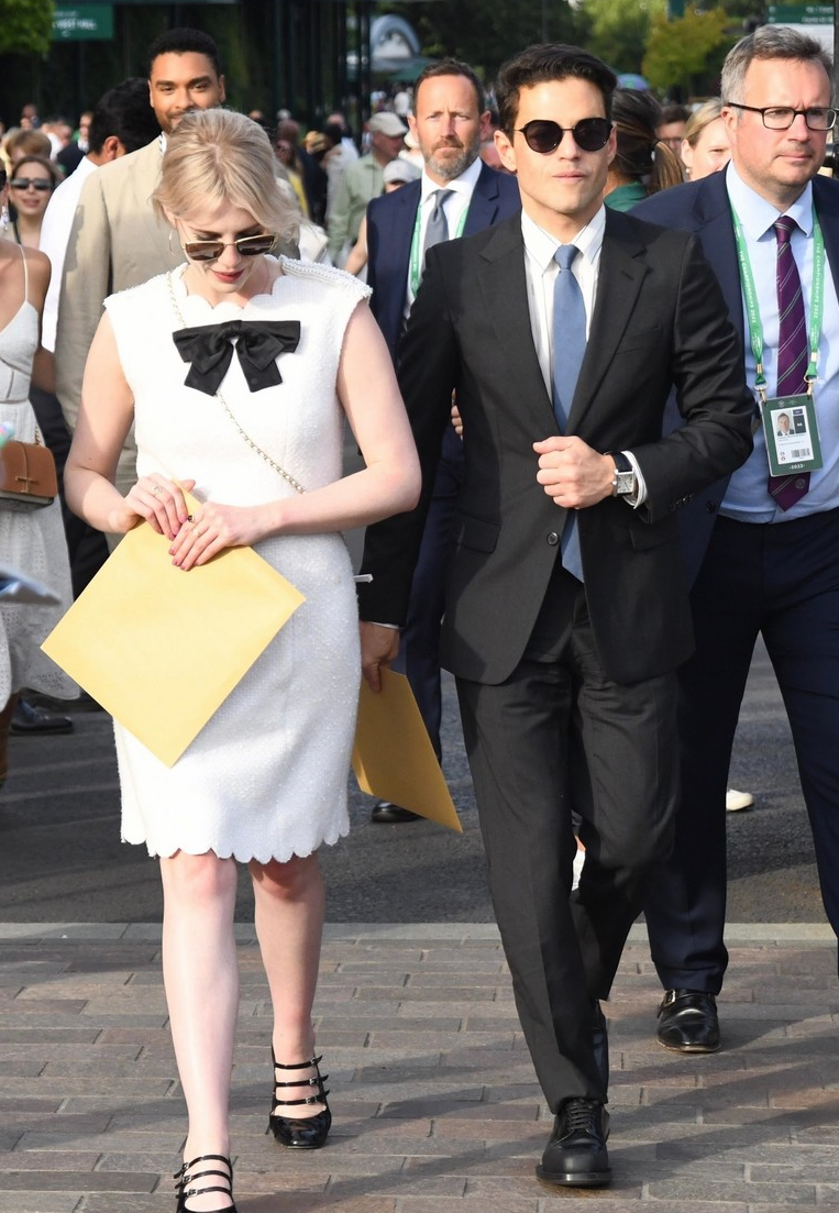 男星街拍 | 坎爷坐路边等车表情忧桑，丁禹兮的眼神看起来好干净诶