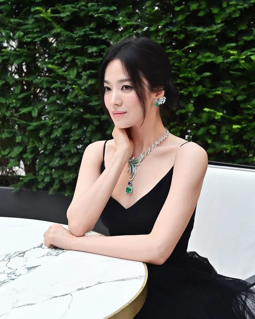 “黑化后”的宋慧乔，反而更美了？