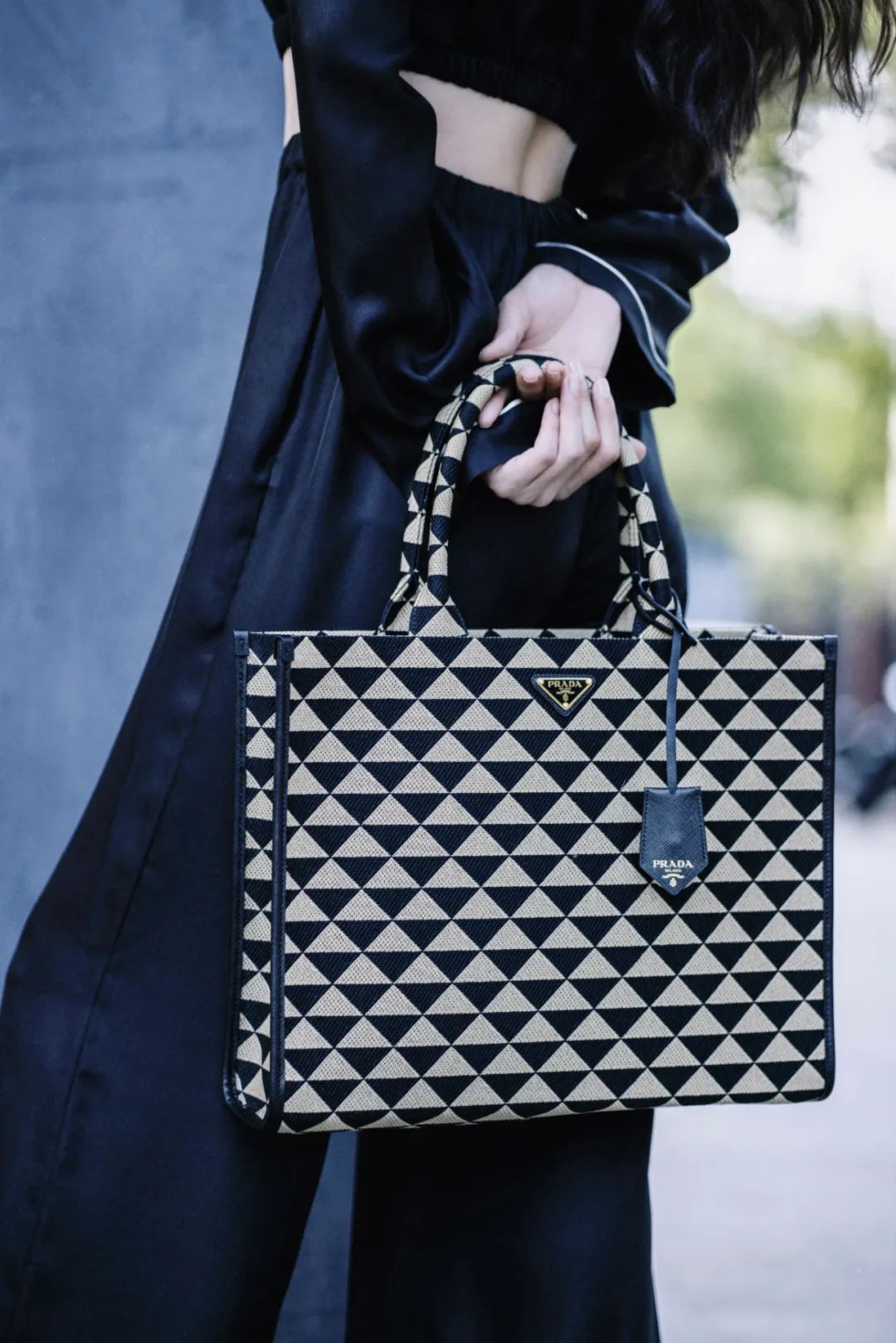 《穿Prada的女魔头》在16年后过时了吗？