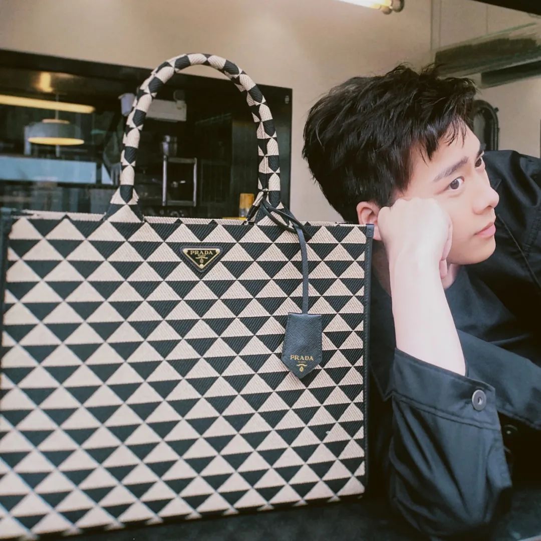 《穿Prada的女魔头》在16年后过时了吗？