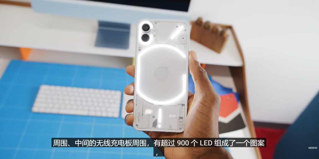 这台「啥也不是」手机，是机圈颜王还是智商税？