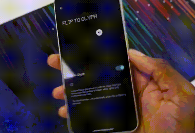 这台「啥也不是」手机，是机圈颜王还是智商税？