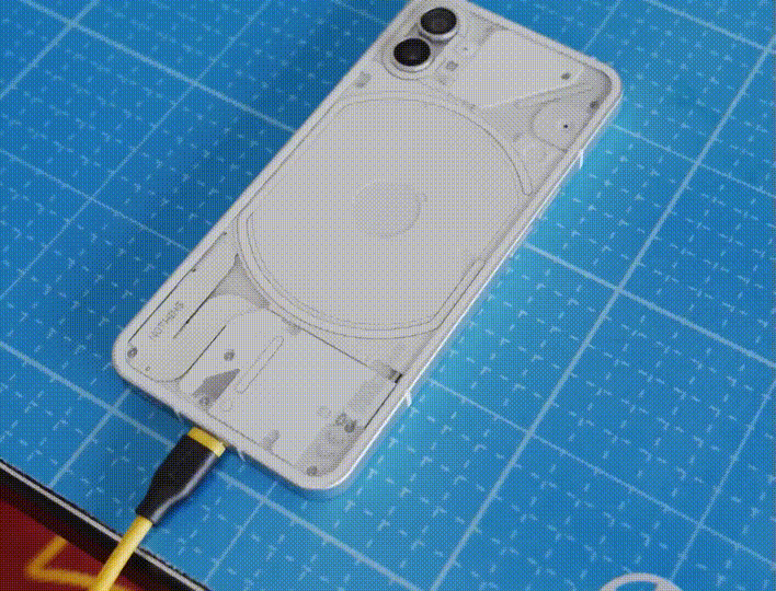 这台「啥也不是」手机，是机圈颜王还是智商税？