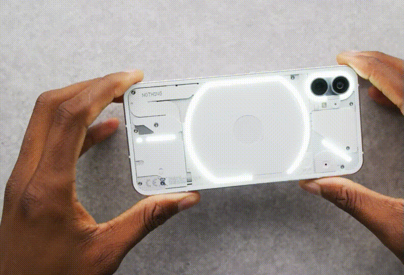 这台「啥也不是」手机，是机圈颜王还是智商税？