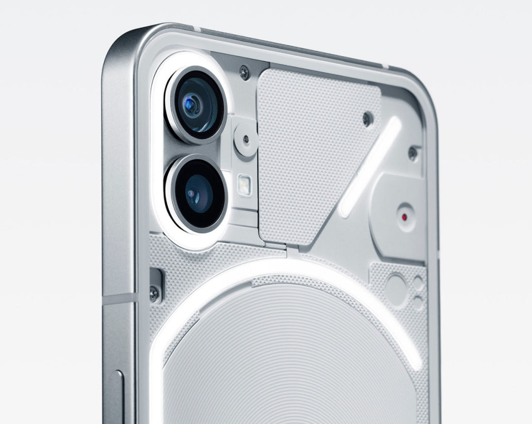 这台「啥也不是」手机，是机圈颜王还是智商税？