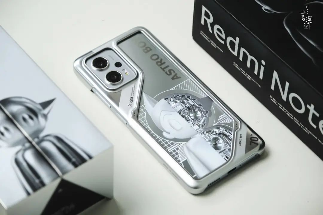 这台「啥也不是」手机，是机圈颜王还是智商税？