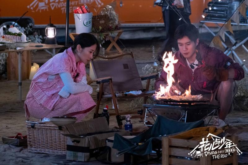 《花儿与少年》杨幂谈心理压力大，李斯丹妮落泪