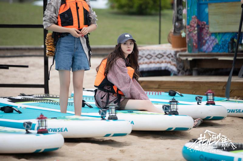 《花儿与少年》杨幂谈心理压力大，李斯丹妮落泪