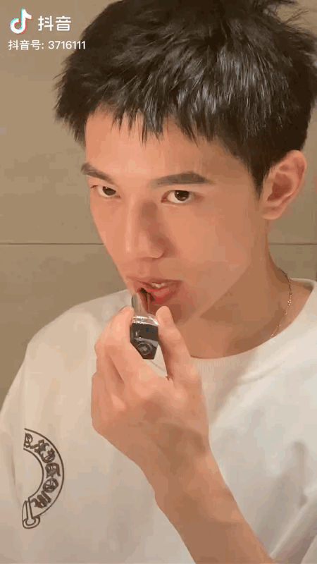 长着「明星同款脸」，为啥颜值发展差好多？靠脸走捷径，抬咖不翻车