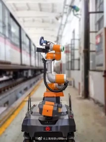 上海地铁再添智能车辆巡检机器人
