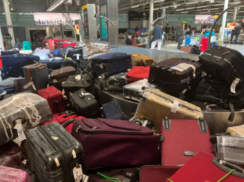 美国航空弄丢乘客行李，找到后却建议乘客飞6000多公里外英国自取
