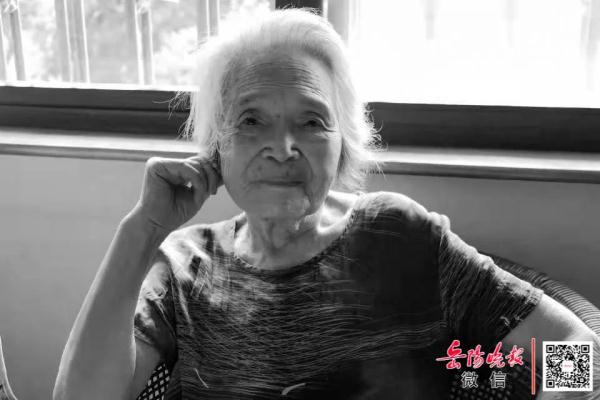 百岁老教师方爱兰离世，一周前汇出最后一笔善款帮助湖南6名学生