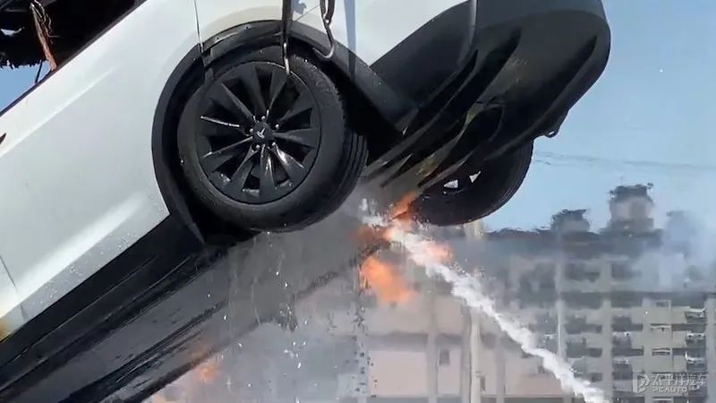 林志穎特斯拉起火原因分析！電動車主們，趕緊補補課…