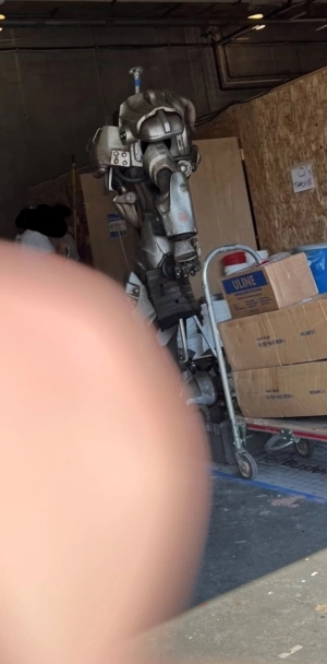 《辐射》真人剧新片场照泄露 动力装甲避难所等