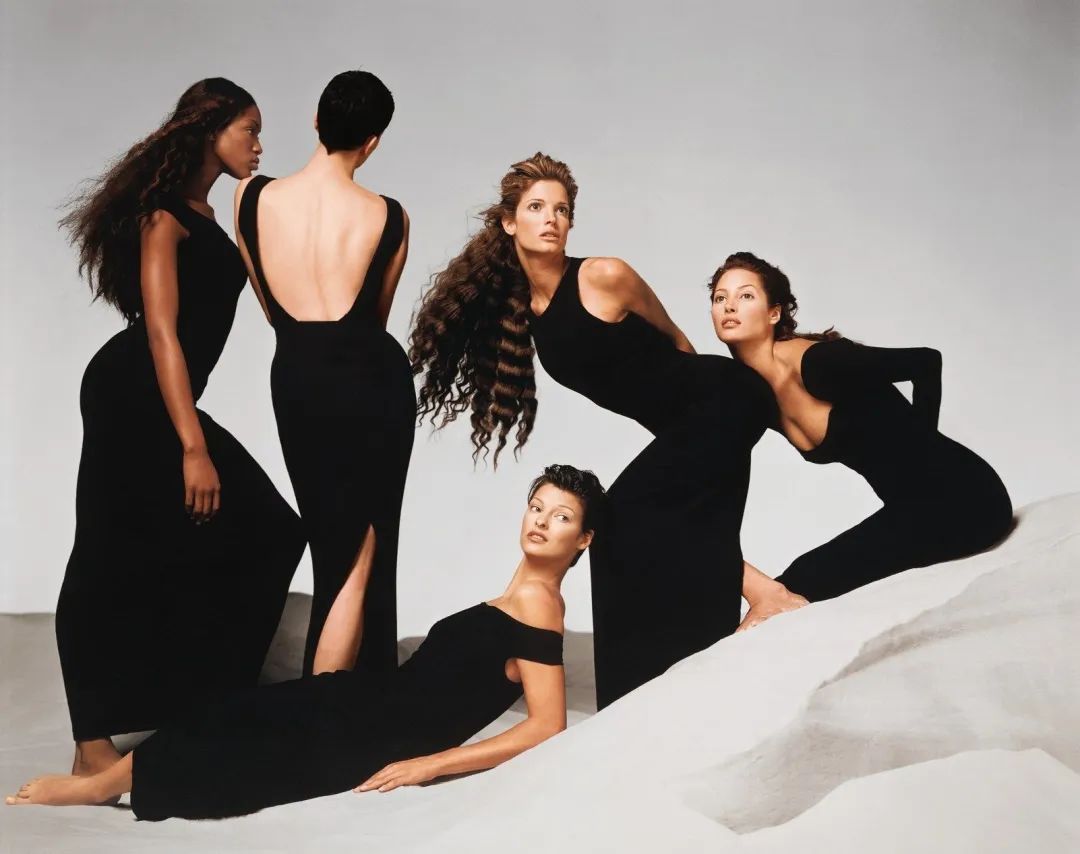 曾被称作“超级丑模”的她，凭什么57岁还能为时尚大牌闭秀？