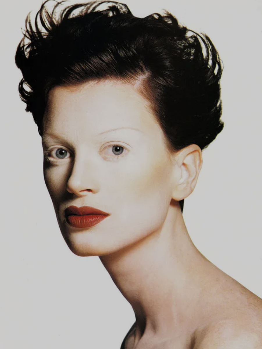 曾被称作“超级丑模”的她，凭什么57岁还能为时尚大牌闭秀？