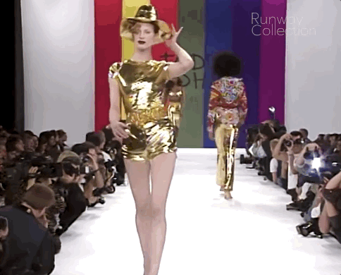 曾被称作“超级丑模”的她，凭什么57岁还能为时尚大牌闭秀？