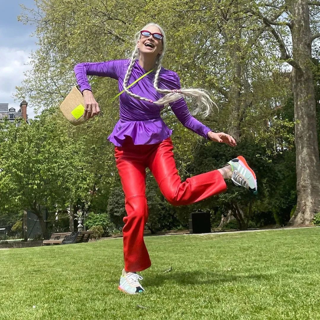 曾被称作“超级丑模”的她，凭什么57岁还能为时尚大牌闭秀？