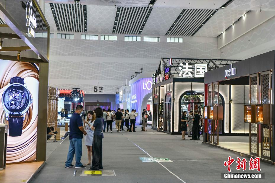 第二届中国国际消费品博览会在海口开幕