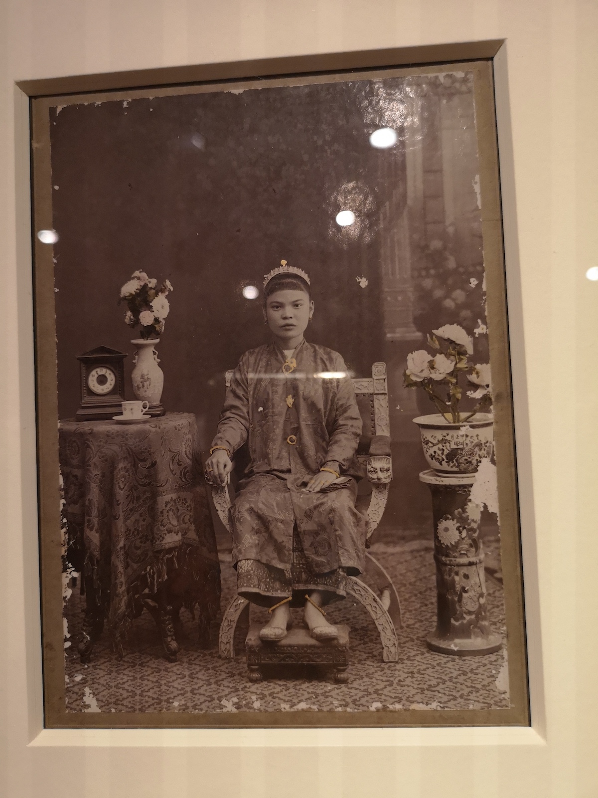 男生头像黑白侧脸伤感(视觉的帝国：殖民地时代的东南亚摄影与记忆)