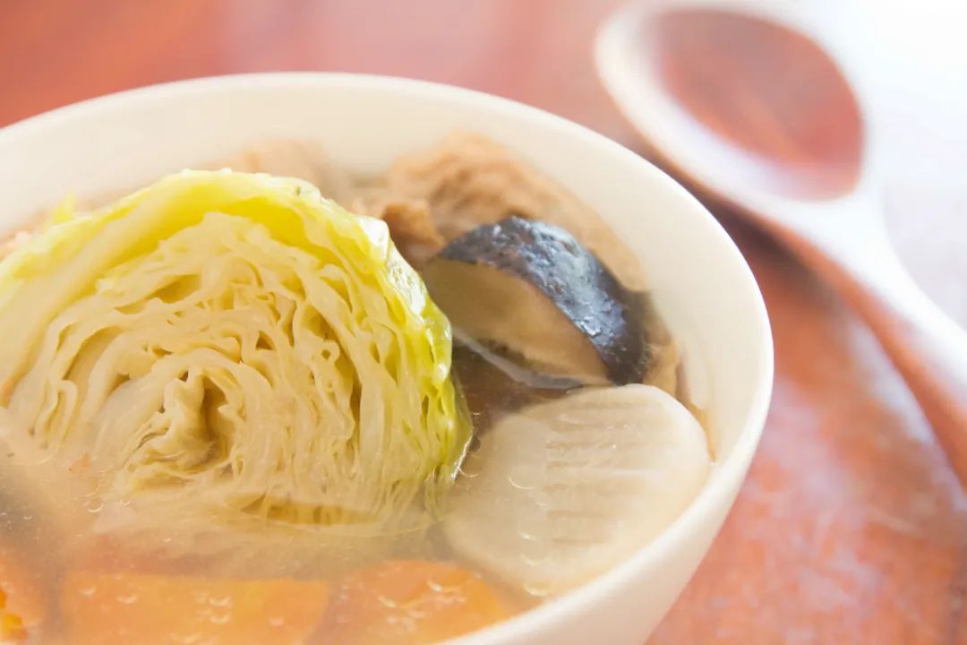 这些蔬菜简直是“天然味精”，加水煮就是“素高汤”！