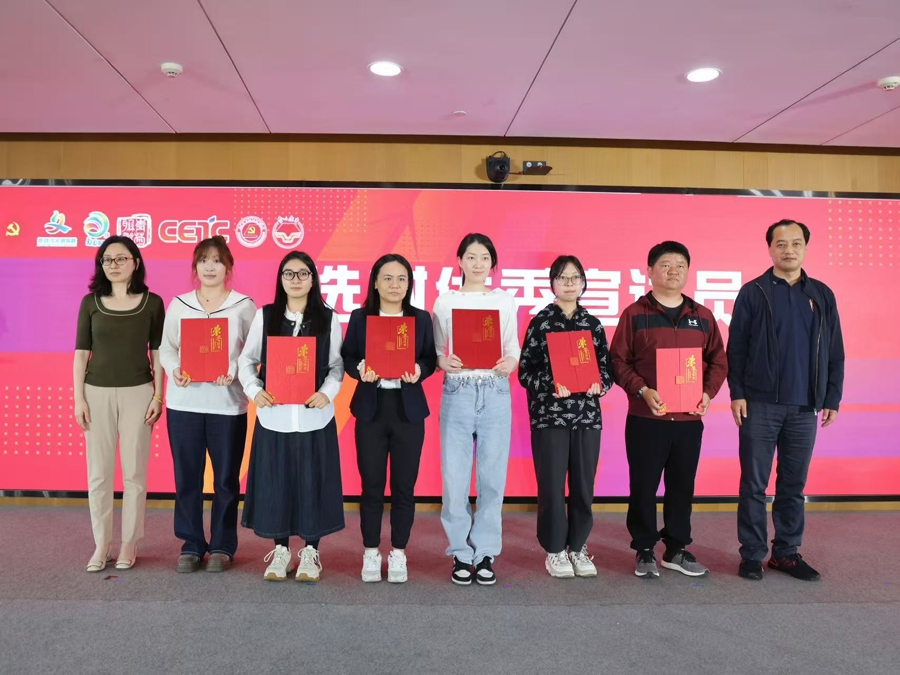 明星IP手把手教，科技大牛面对面聊，这里的党员学习月超有料